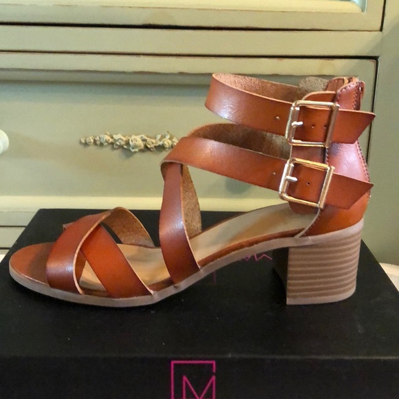 Brown block heel summer sandal. - Picture 5 of 7